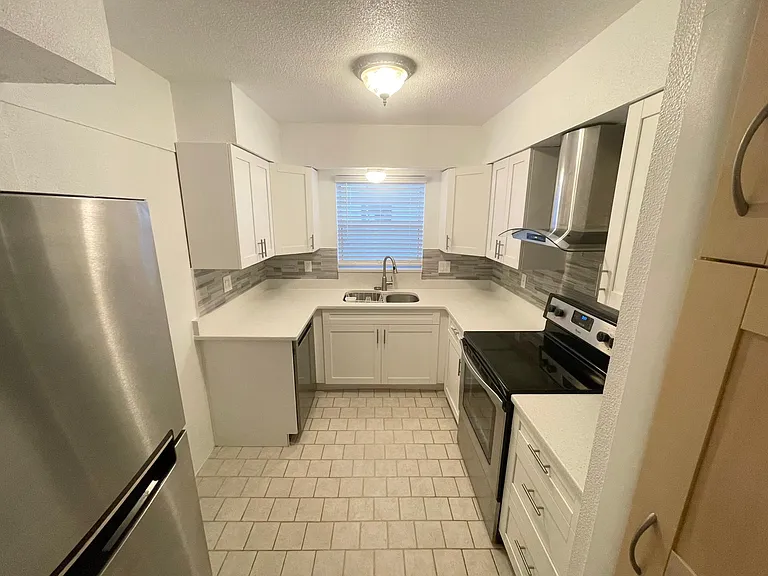 New kitchen quartz counter tops and new appliances.