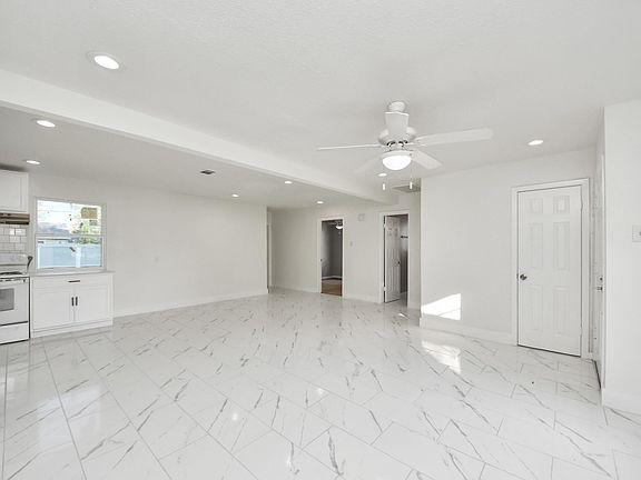 5th image of 2926 Knotty Oaks Trl