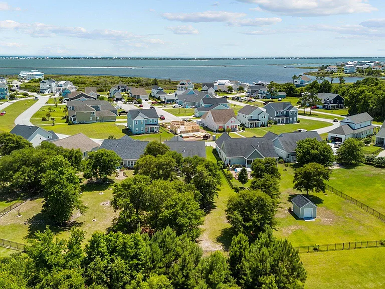 107 Bogue Harbor Ct — Photo 40