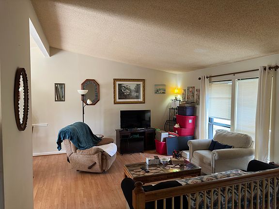 5th image of 816 N Valley Wood Cir