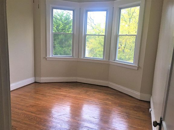 3rd image of 2715 Markbreit Ave