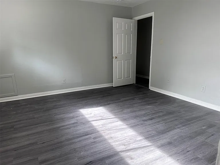 13611 Fernhill Dr — Photo 9