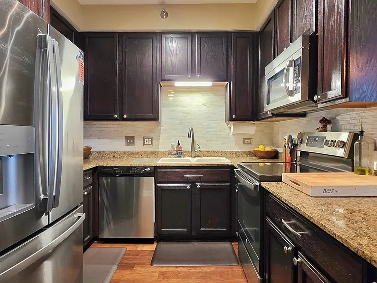 435 W Erie St #1002 — Photo 9