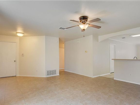 5th image of 476 Jim Miller Dr