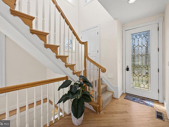 5th image of 301 Kingsberry Dr