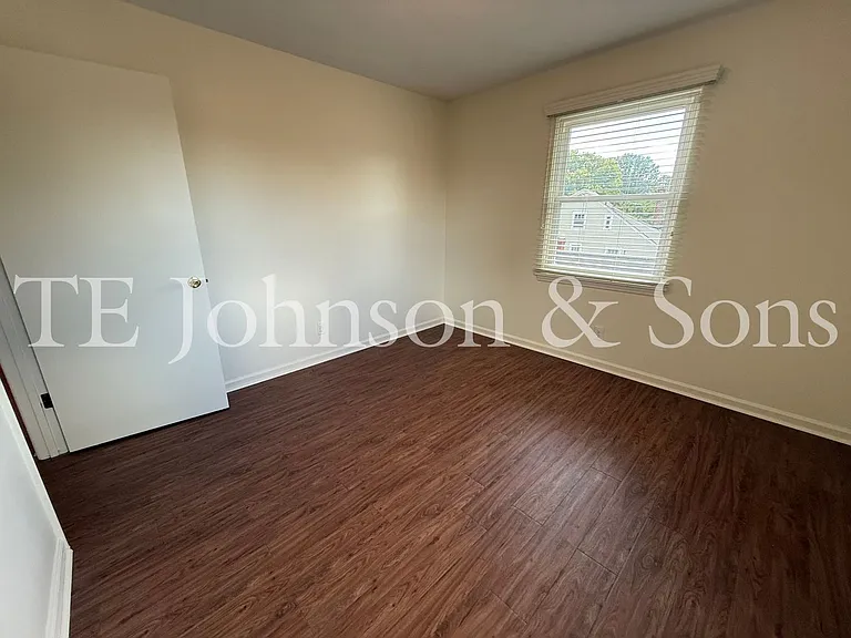 Modern 2 Bedroom Apartment with Water Included on Forsyth St — Photo 18