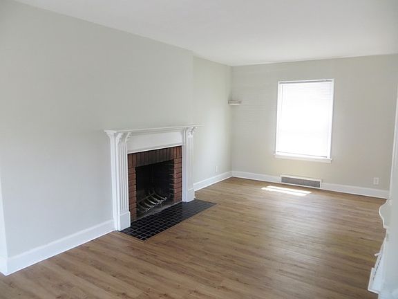 3rd image of 16910 Waveney St