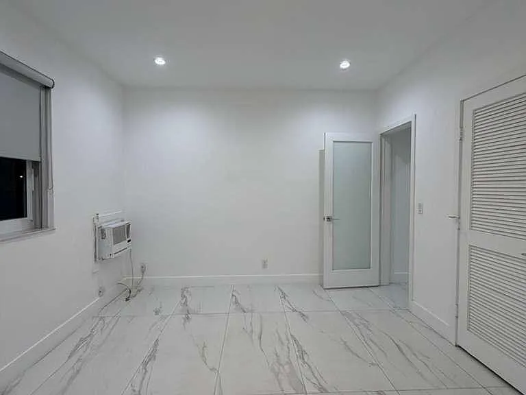 520 76th St #7 — Photo 11