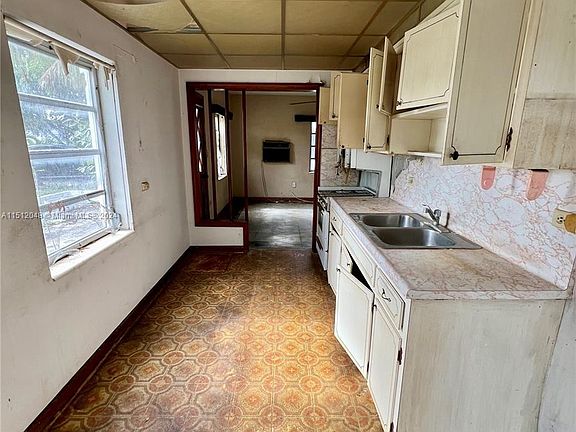 4th image of 1745 NE 182nd St