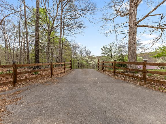 4th image of 180 Hill Rd