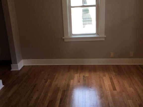 5th image of 826 1/2 N 42nd St