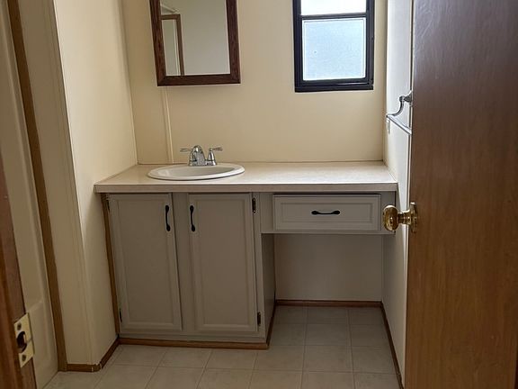 4th image of 468 Center Rd