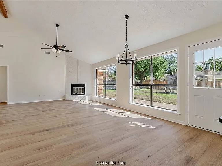 1218 Haley Pl — Photo 8