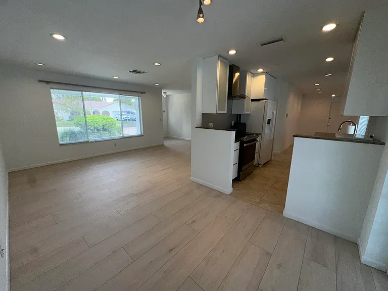 11261 NW 42nd St — Photo 14