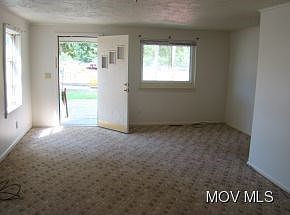 5th image of 118 Harmar St