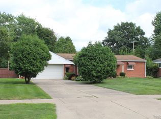 8290 Robindale Ave, Dearborn Heights, MI 48127