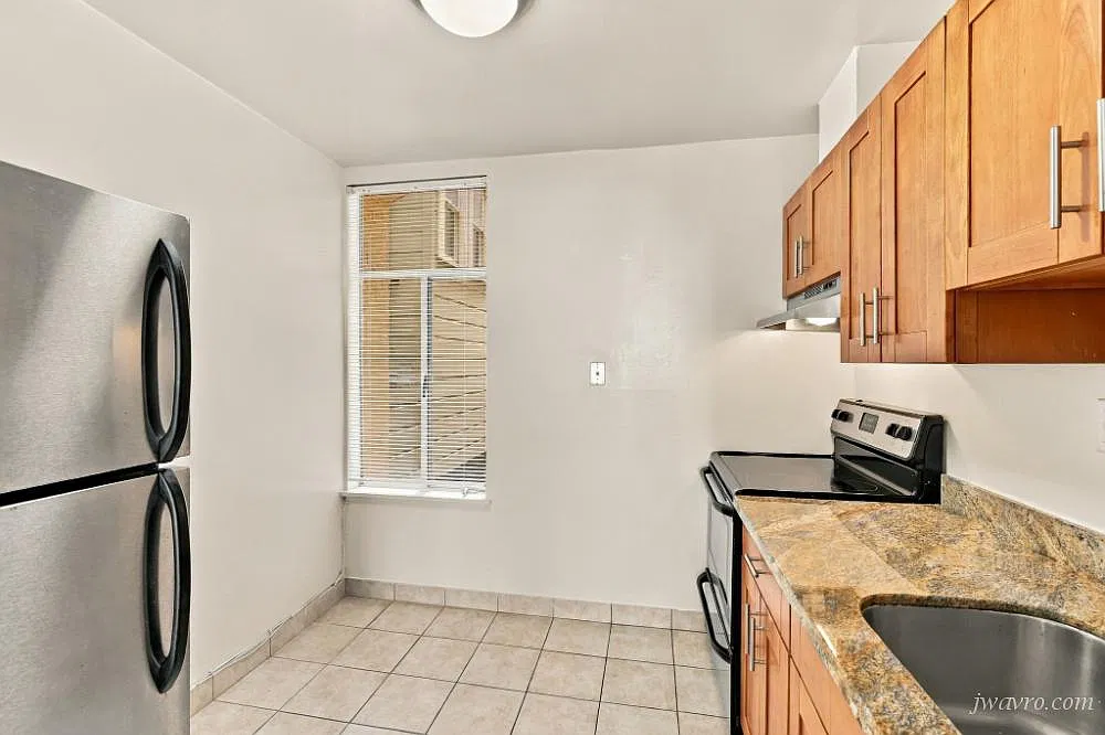 2335 Pacific Ave — Photo 2