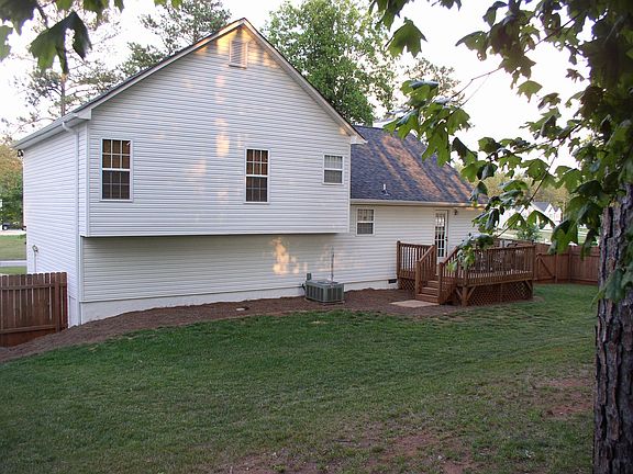Back Yard W/Deck for Barbeques