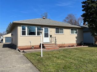891 Mannering Rd, Eastlake, OH 44095