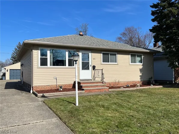 891 Mannering Rd, Eastlake, OH 44095