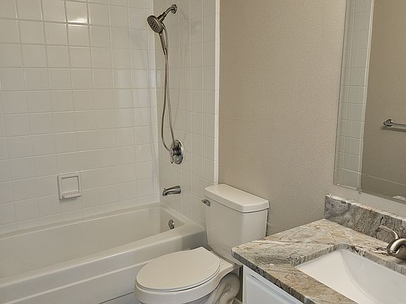 5th image of 5566 Briarwood Dr