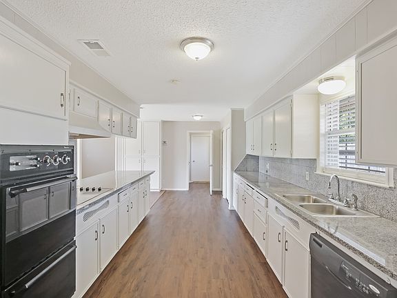 3rd image of 6820 Lancelot Ct