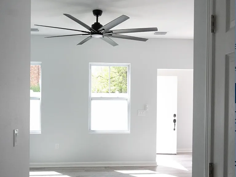 2111 Owens St — Photo 1