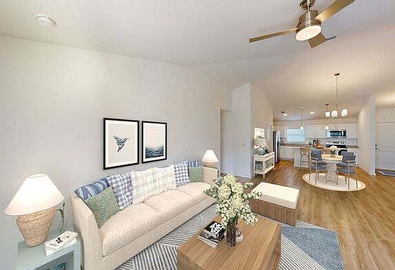4th image of 533 Eldron Blvd SE