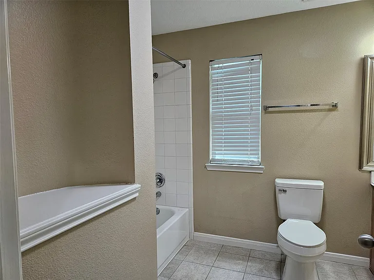 1079 Shadow Glenn Dr — Photo 7