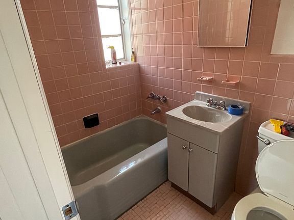 5th image of 400 E 82nd St #10