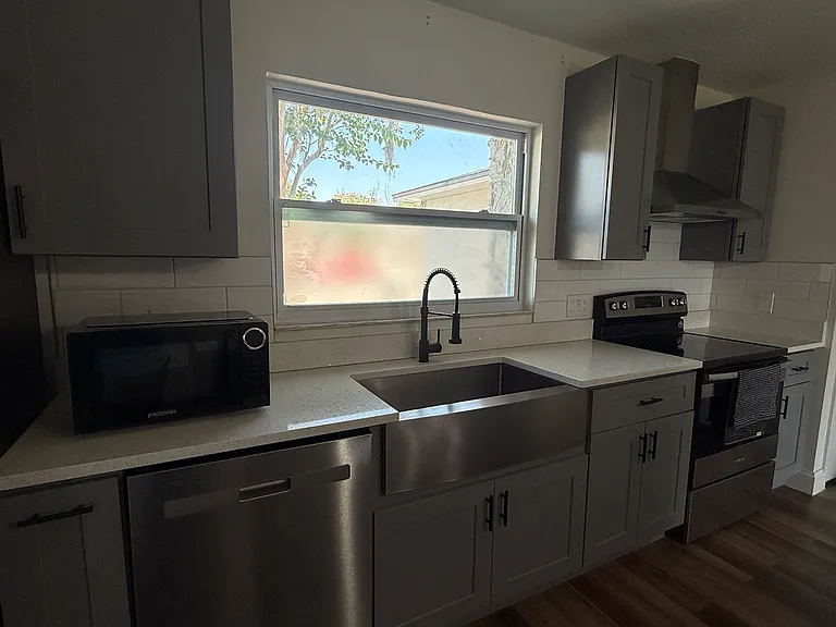 2433 Benjamin Dr — Photo 14