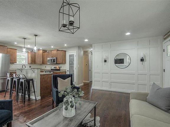 5th image of 6141 Catalina St