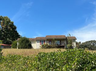 953 Spring Creek Rd, Dandridge, TN 37725