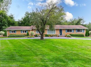 28513 W Kalong Cir, Southfield, MI 48034