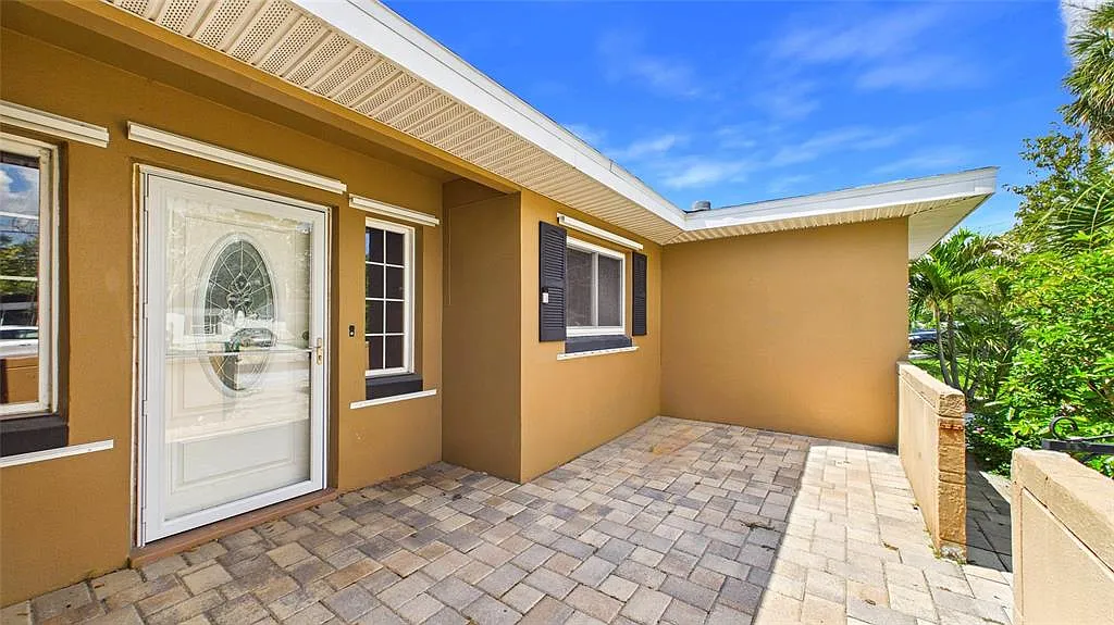 3 bed, 2.5 bath, 2038 sqft, $3,500 — Photo 3