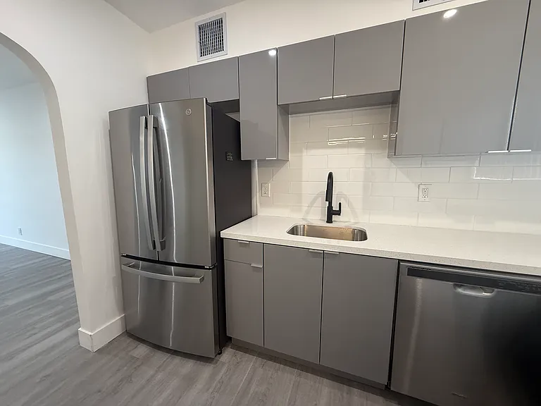 615 82nd St #3 — Photo 4