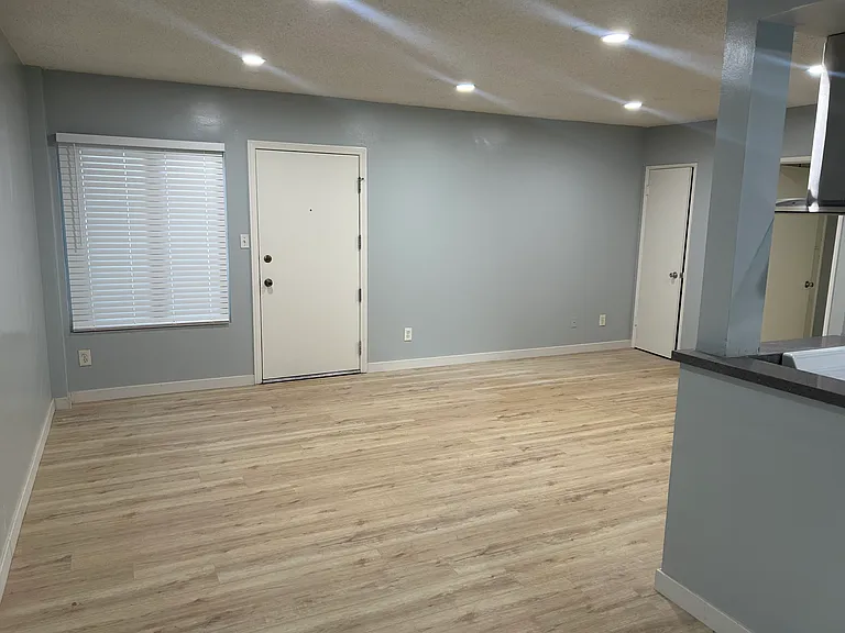 8654 Falmouth Ave #8 — Photo 12
