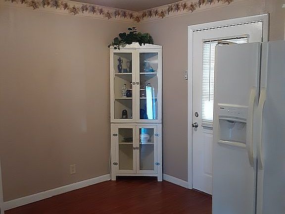 3rd image of 308 W Electric Ave