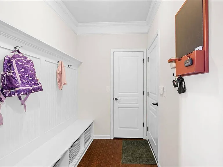 496 Spring View Dr — Photo 6