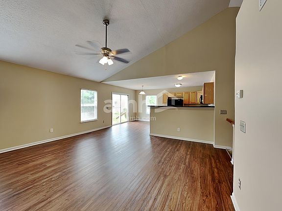 5th image of 211 Cherrytree Ln