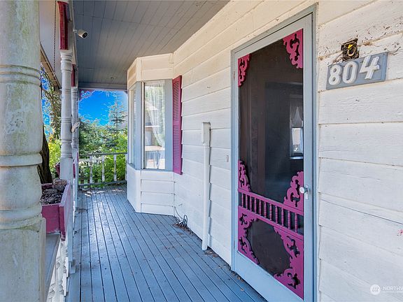 5th image of 804 Pine Avenue