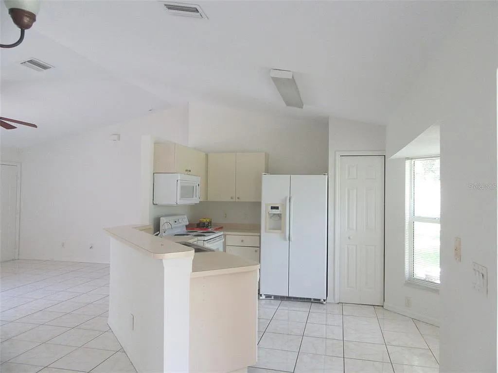 3 bed, 2.0 bath, 1224 sqft, $1,675 — Photo 4