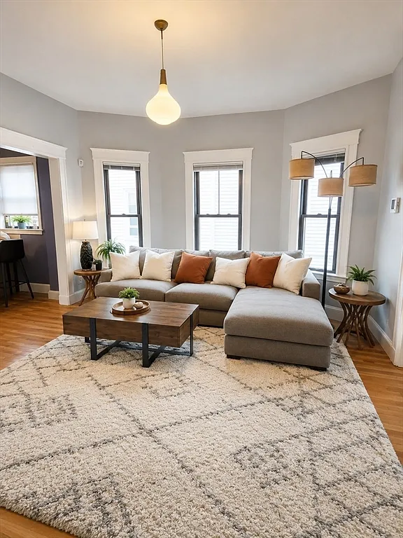 2 bed, 1.0 bath, 1130 sqft, $4,800 — Photo 2