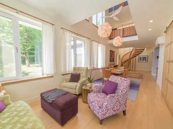 373 Summit Circle, Brattleboro, VT 05301-4489