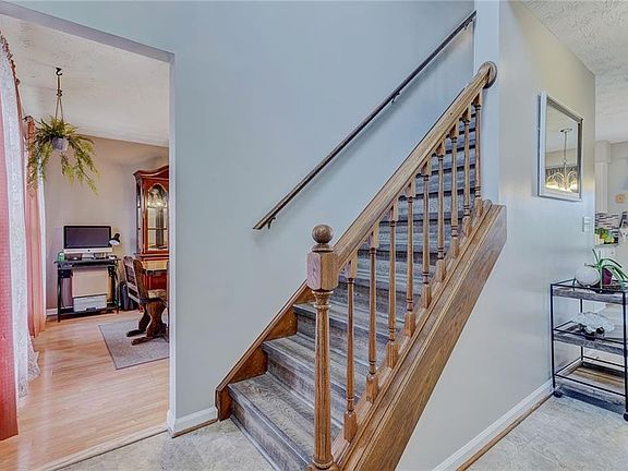 3rd image of 419 Burch Farm Dr