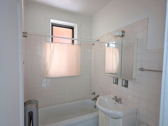 3rd image of 1703 W North Shore Ave APT 3