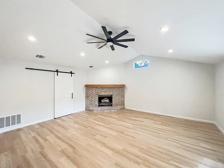 7736 Croftwood Dr — Photo 5