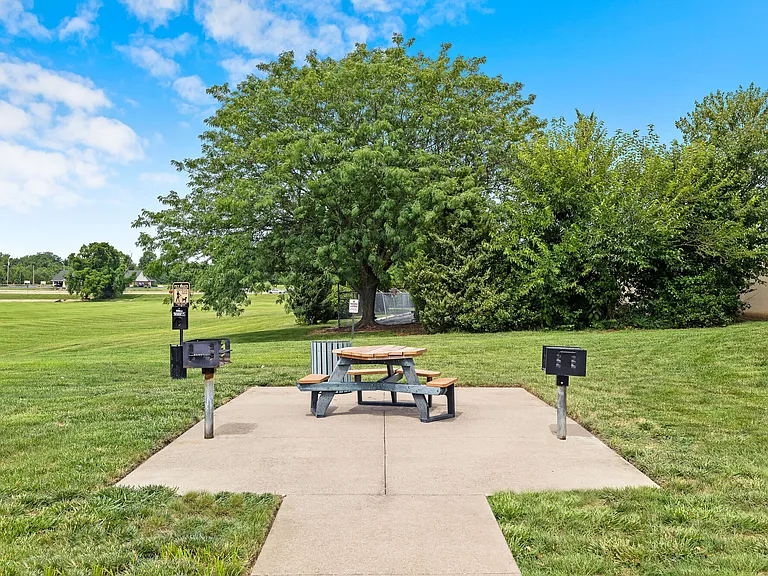Hunters Glen — Photo 12