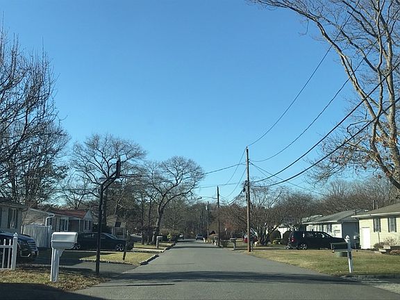 4th image of 220 Arnold St