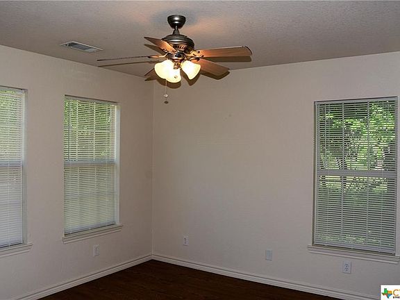 4th image of 1401 Coco Dr #B